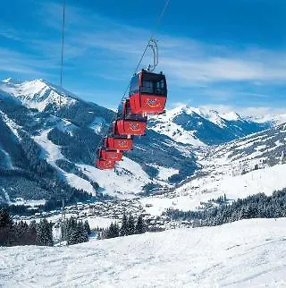 Hotel Kristall By Skinetworks 4*