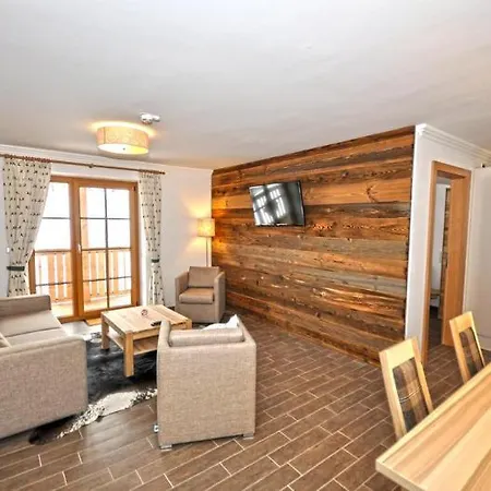 Hotel Kristall By Skinetworks 4*