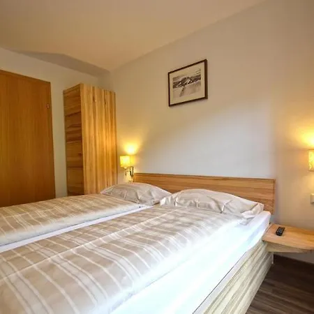 Hotel Kristall By Skinetworks 4*