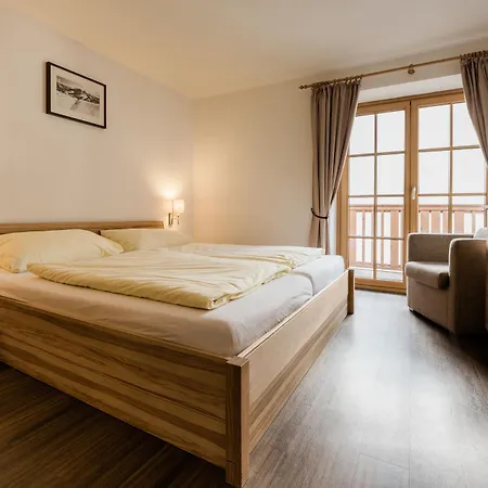Hotel Kristall By Skinetworks 4*