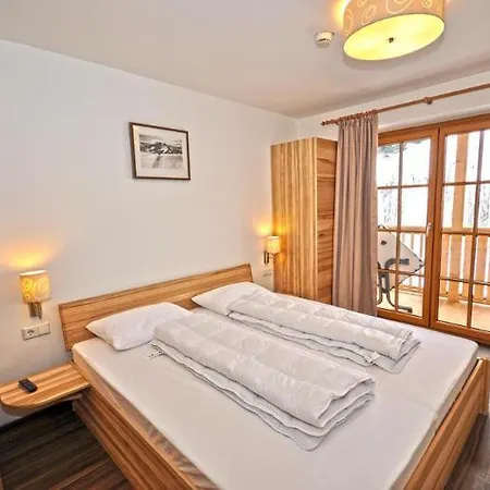 Hotel Kristall By Skinetworks 4*