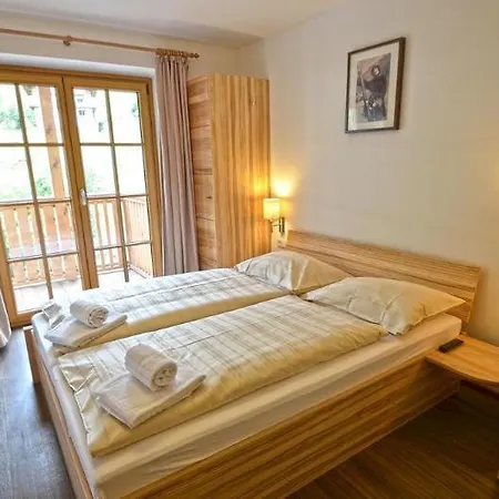 Hotel Kristall By Skinetworks 4*