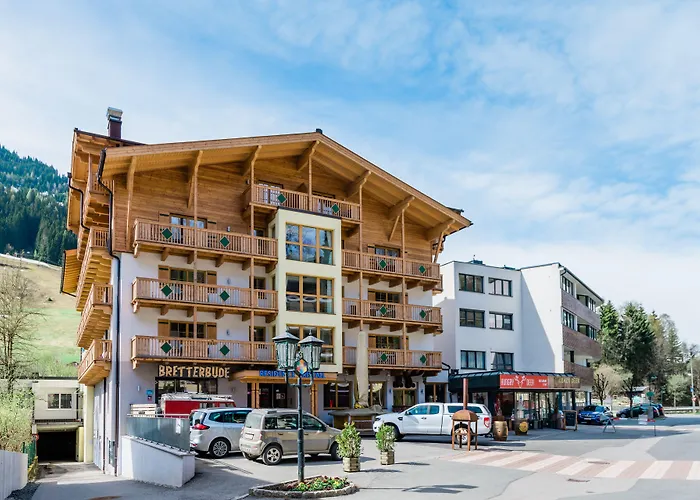 Hotel Kristall By Skinetworks 4*