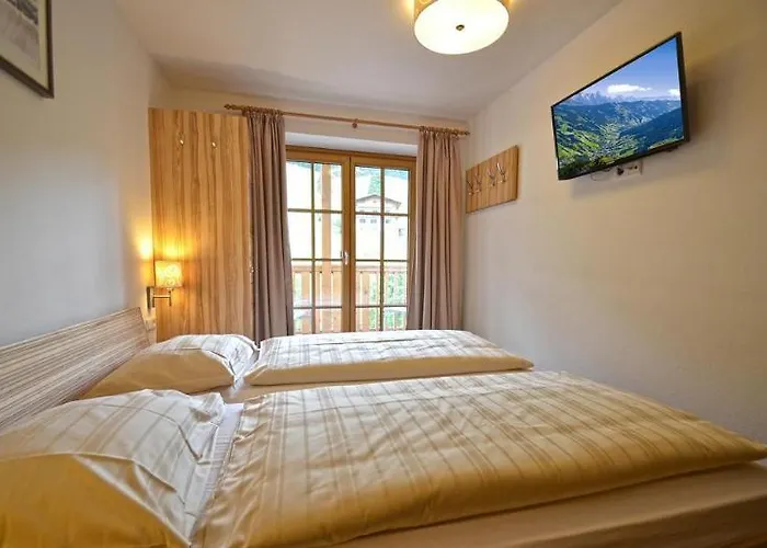 Hotel Kristall By Skinetworks 4*