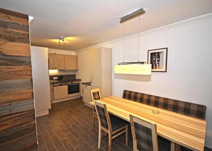 Hotel Kristall By Skinetworks 4*