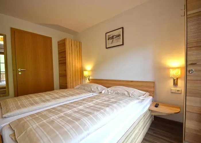 Hotel Kristall By Skinetworks 4*