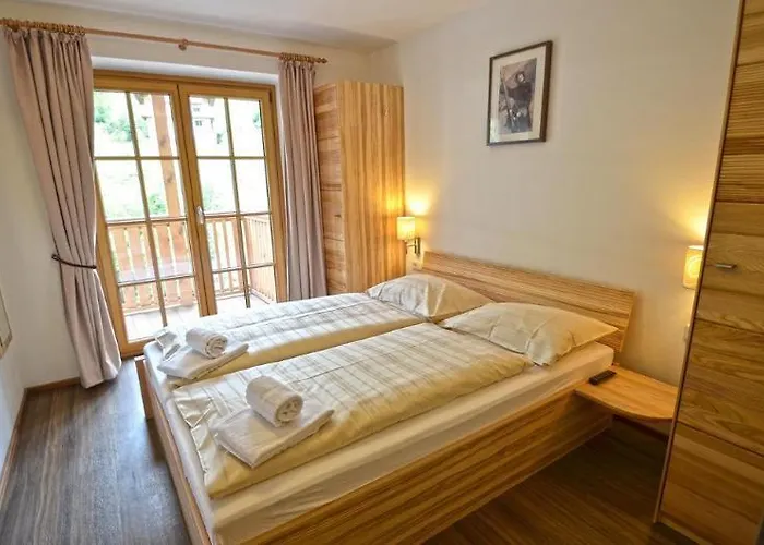 Hotel Kristall By Skinetworks 4*